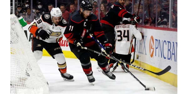 Jordan Staal scorer hat-trick